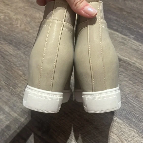 Brand new sneakers - Picture 3 of 5